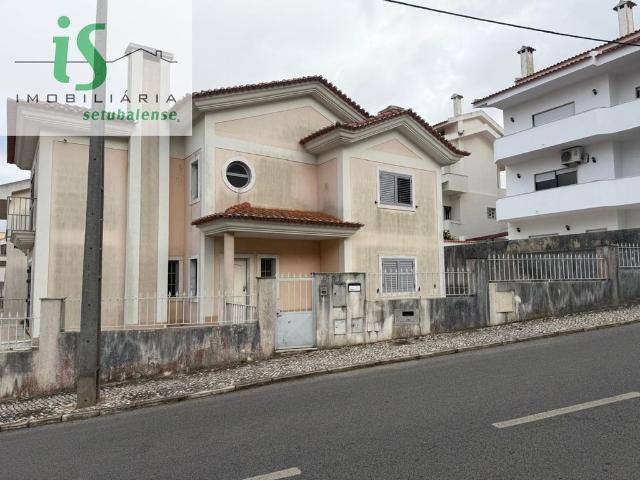 Casa de 270 m² à venda Almada, Portugal