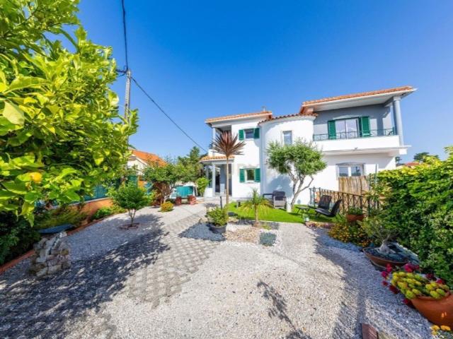 Casa de 276 m² à venda Charneca de Caparica, Portugal
