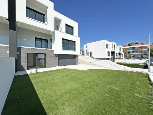 Casa de 278 m² à venda Vale de Milhacos, Seixal, Setúbal