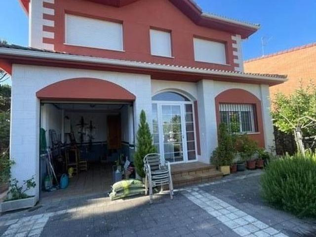 Casa de 285 m2 en venta Aldeamayor de San Martín, España