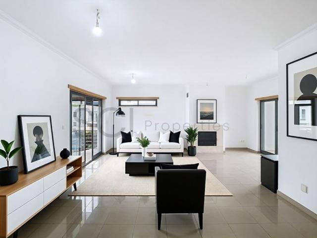 Casa de 296 m² à venda Almada, Setúbal
