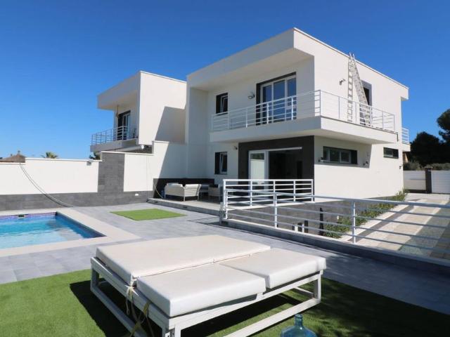 Casa de 200 m2 en venta Torrevieja, España
