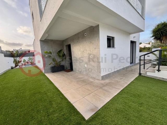 Casa de 205 m² à venda Charneca de Caparica, Portugal