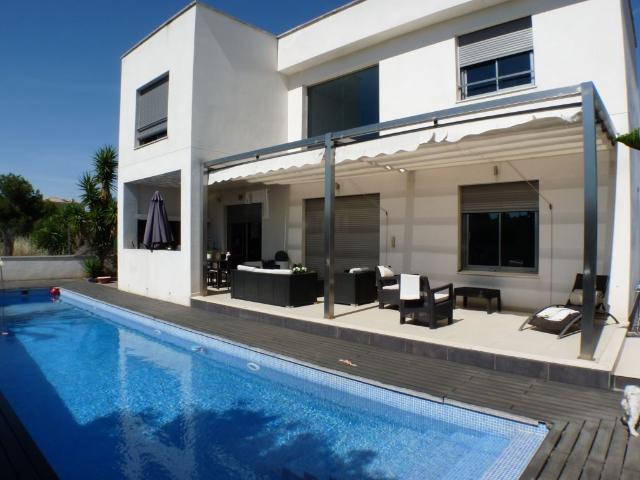 Casa de 206 m2 en alquiler Godella, Comunidad Valenciana