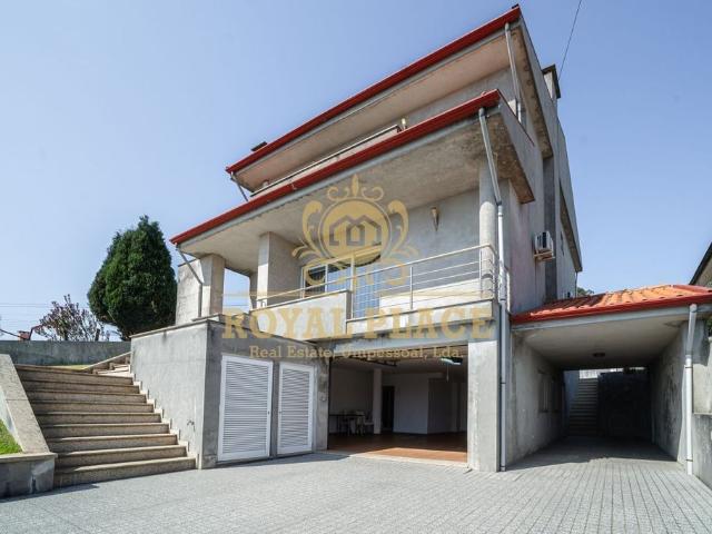 Casa de 213 m² à venda Santa Maria da Feira, Aveiro