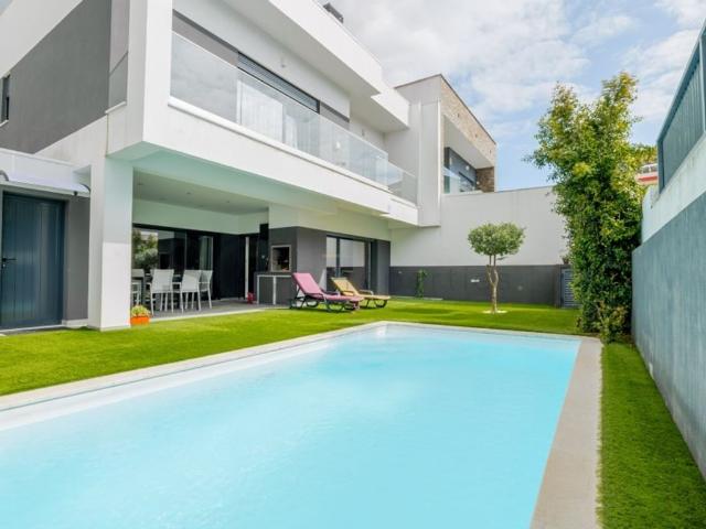 Casa de 213 m² à venda Quinta de Santa Maria, Charneca de Caparica, Setúbal