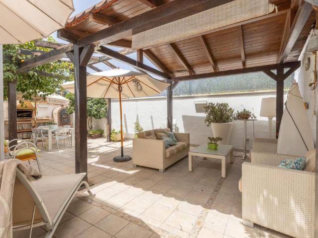 Casa de 216 m2 en venta Granada, Andalucía