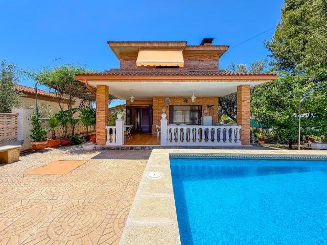 Casa de 218 m2 en venta La Eliana, España