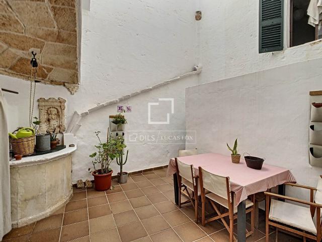 Casa de 220 m² más 14 m² de patio y 10 m² de terraza con sol. 234m² Ciutadella de Menorca