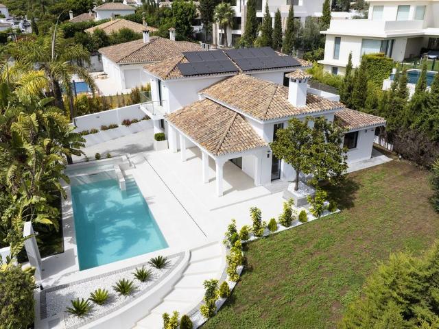 Casa de 221 m2 en venta Guadalmina, Andalucía