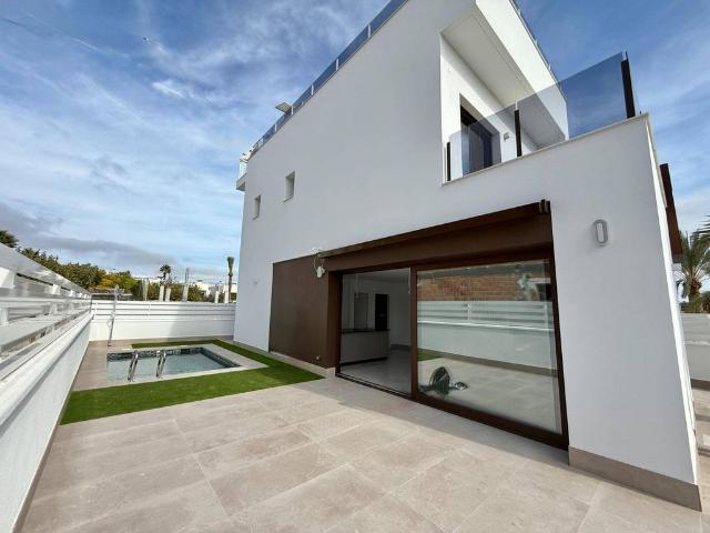 Casa de 221 m2 en venta La Marina, Comunidad Valenciana