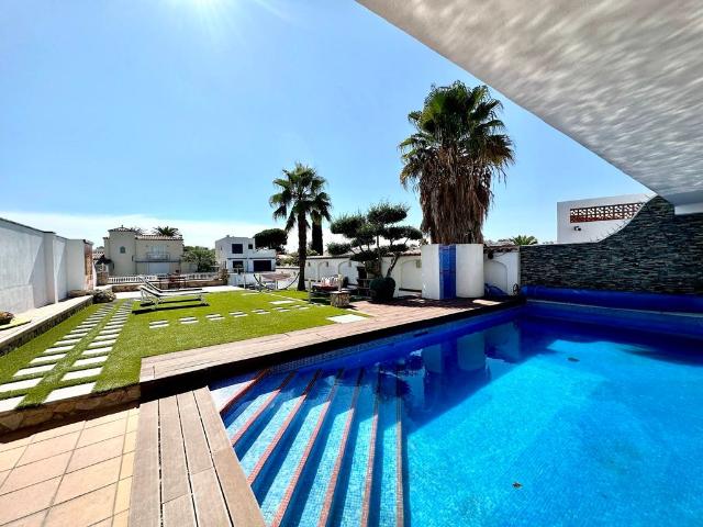 Casa de 230 m2 en venta Empuriabrava, Cataluña