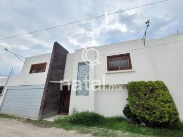 Casa de 239 m2 en venta con espacios amplios y bien iluminados, de 3 recámaras cada una con su baño