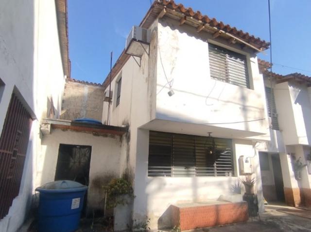 Casa de 2 Nivel en Venta Ubicada en Guatire Urb. Las Rosas