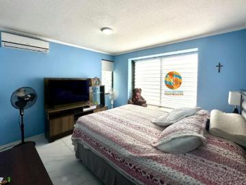 Casa de 2 pisos, 3d+3b, 192m2 total en peñalolén | 3 dormitorios por 7600.00 en Peñalolén