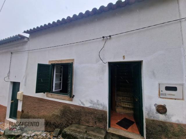 Casa de 2 Pisos em Idanha a Nova Renovada e Habitavel !