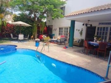 Casa de 2 pisos en condominio Surco