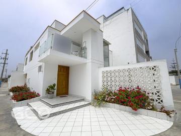 CASA DE 2 PISOS EN SANTA MARIA DEL MAR A US$ 340,000