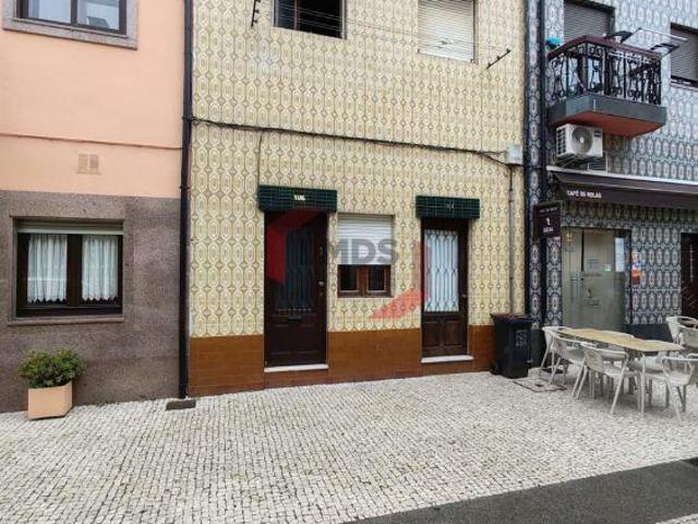 Casa de 2 pisos na Afurada ? potencial para 2 apartamentos + duplex dois números de polícia | 26064079052