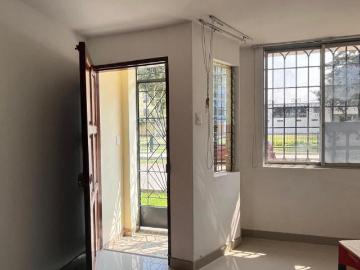 Casa de 2 Pisos remodelada con Potencial de 5 Pisos y Rentas