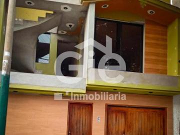 Casa de 2 pisos + terraza en Urbanización Los Viñedos de Surco