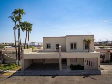 Casa de 2 plantas recién remodelada en venta en Real de Quiroga
