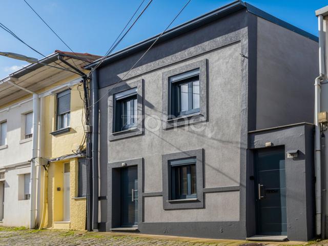 Casa de 2 quartos com 2 suítes na Alexandre Herculano, Valbom