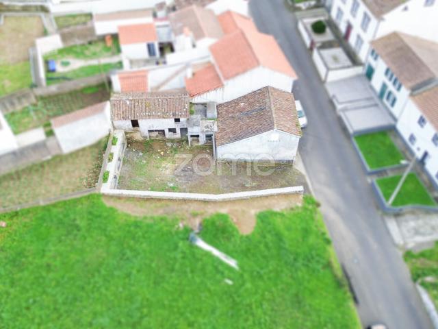 Casa de 2 quartos para reforma em Algarvia, Nordeste