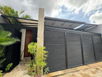 Casa de 2 recamaras con amplio jardín y piscina de una planta en Cholul