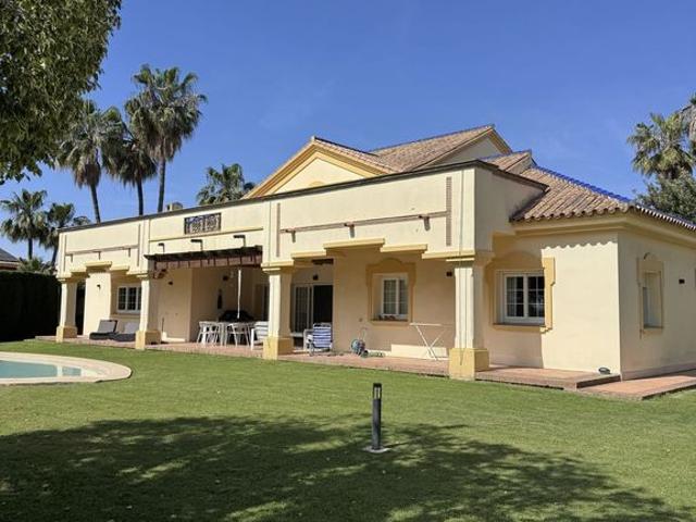 Casa de 350 m2 en venta Estepona, España