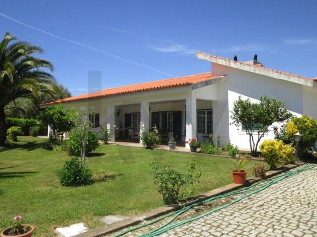 Casa de 360 m² à venda Macedo de Cavaleiros, Bragança