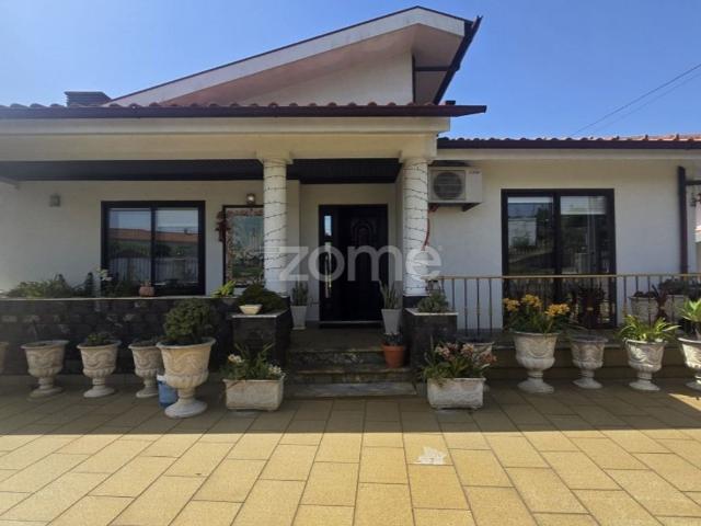 Casa de 388 m² à venda Santa Maria da Feira, Aveiro