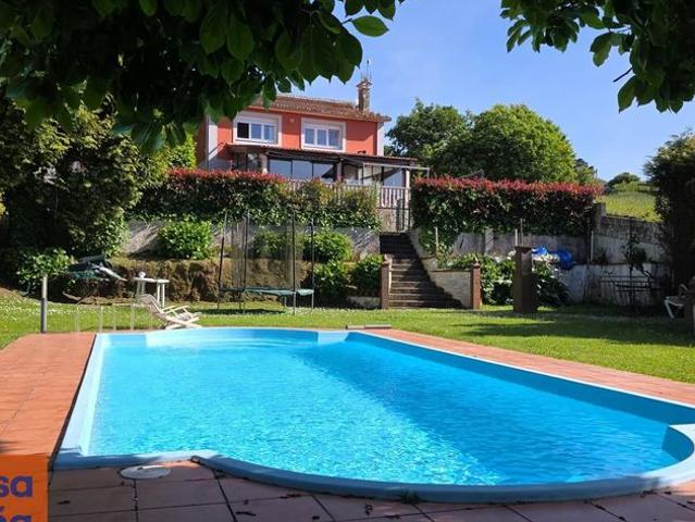 Casa de 393 m2 en venta Cambre, Galicia