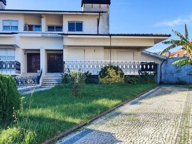 Casa de 300 m² à venda São Mamede de Infesta, Porto