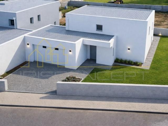 Casa de 305 m² à venda Batalha, Leiria