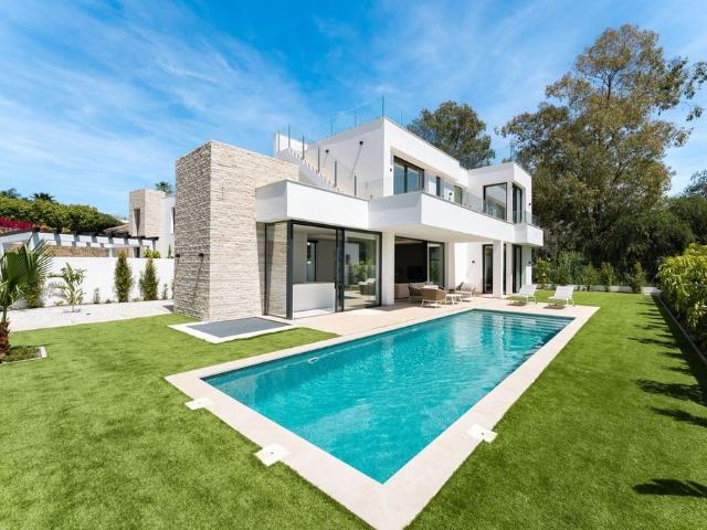 Casa de 308 m2 en venta Estepona, España