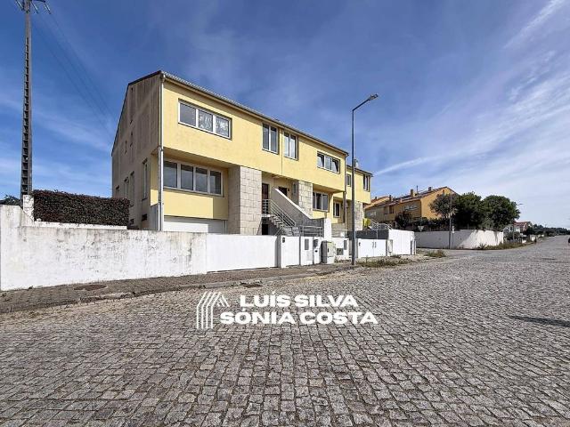 Casa de 308 m² à venda Santa Maria da Feira, Aveiro