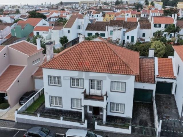 Casa de 325 m² à venda Ponta Delgada, Açores