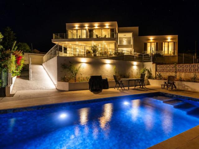 Casa de 328 m2 en venta Estepona, España