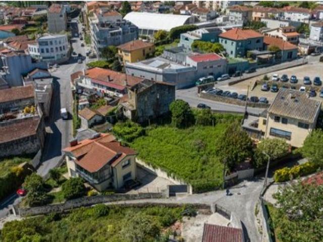 Casa de 3 corpos + Terreno urbano para construção | Rio Tinto, Gondomar