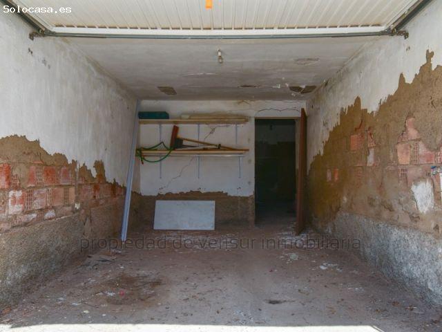 CASA DE 3 DORMITORIOS A REFORMAR A ESCASOS METROS DE LA PLAYA