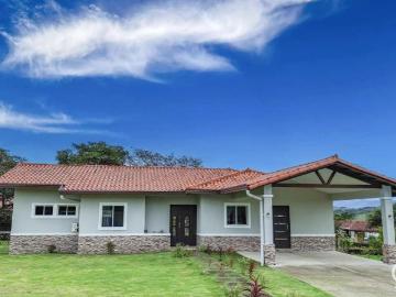 Casa de 3 dormitorios totalmente amueblada en Alto Boquete