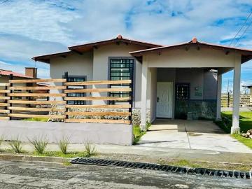 Casa De 3 Habitaciones Con Terraza y Buenas Vistas En Alto Boquete
