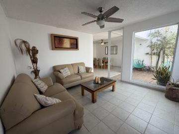 Casa de 3 habitaciones ideal para uso habitacional u oficinas con alberca, Nte. de Mérida