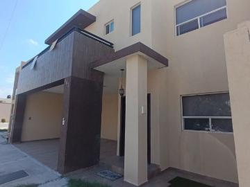 Casa de 3 habs y 2.5 baños en Las Quintas