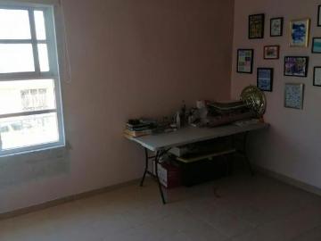 Casa de 3 Niveles en Venta !