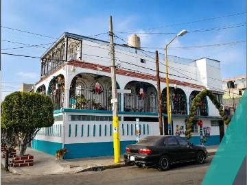 Casa de 3 Niveles en Venta en Ejército de Oriente, Iztapalapa