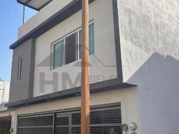 Casa de 3 niveles en Cerrada Santa Rosa Apodaca