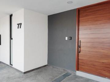 Casa de 3 Niveles en Lomas de Angelopolis