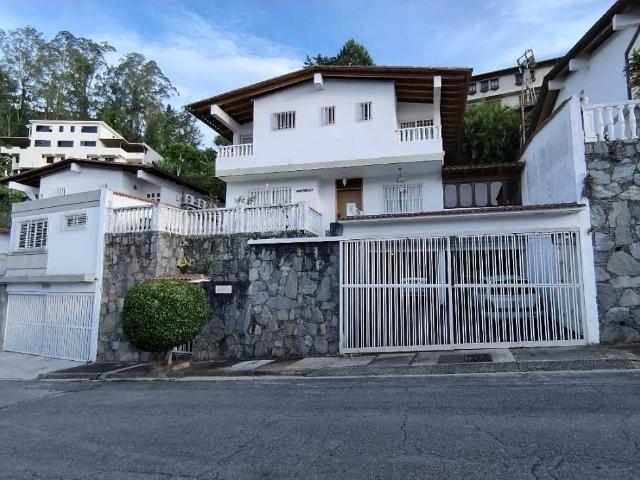 Casa de 3 Niveles en Los Naranjos